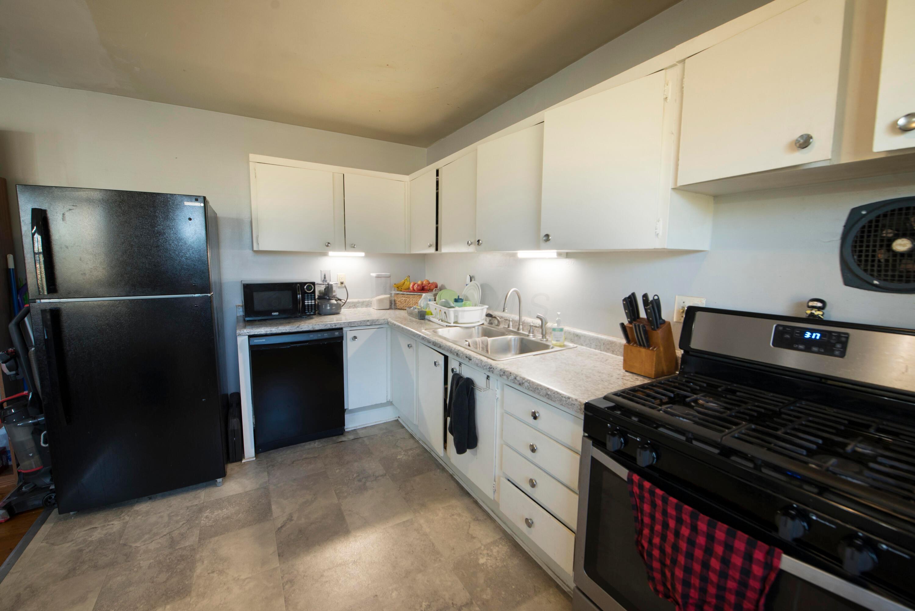 1564 Smith Road Columbus, OH 43207 - Photo 13 of 52 DRM_7463