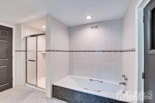 $5,200 | 55 Devon Road, Unit B, Colonia, NJ 07067