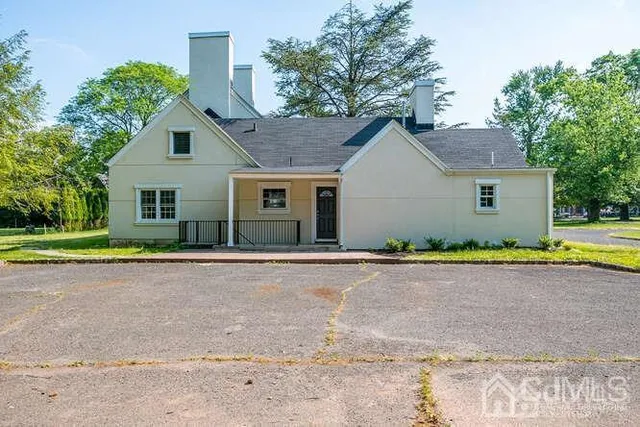 $5,200 | 55 Devon Road, Unit B, Colonia, NJ 07067