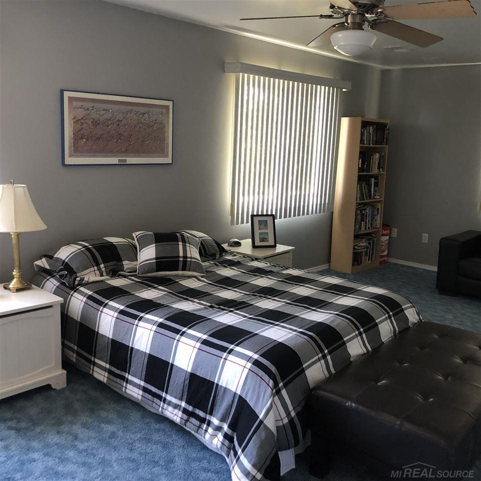8126 Lakeshore Road Fort Gratiot, MI 48059 - Photo 13 of 29 50013537-12.JPG