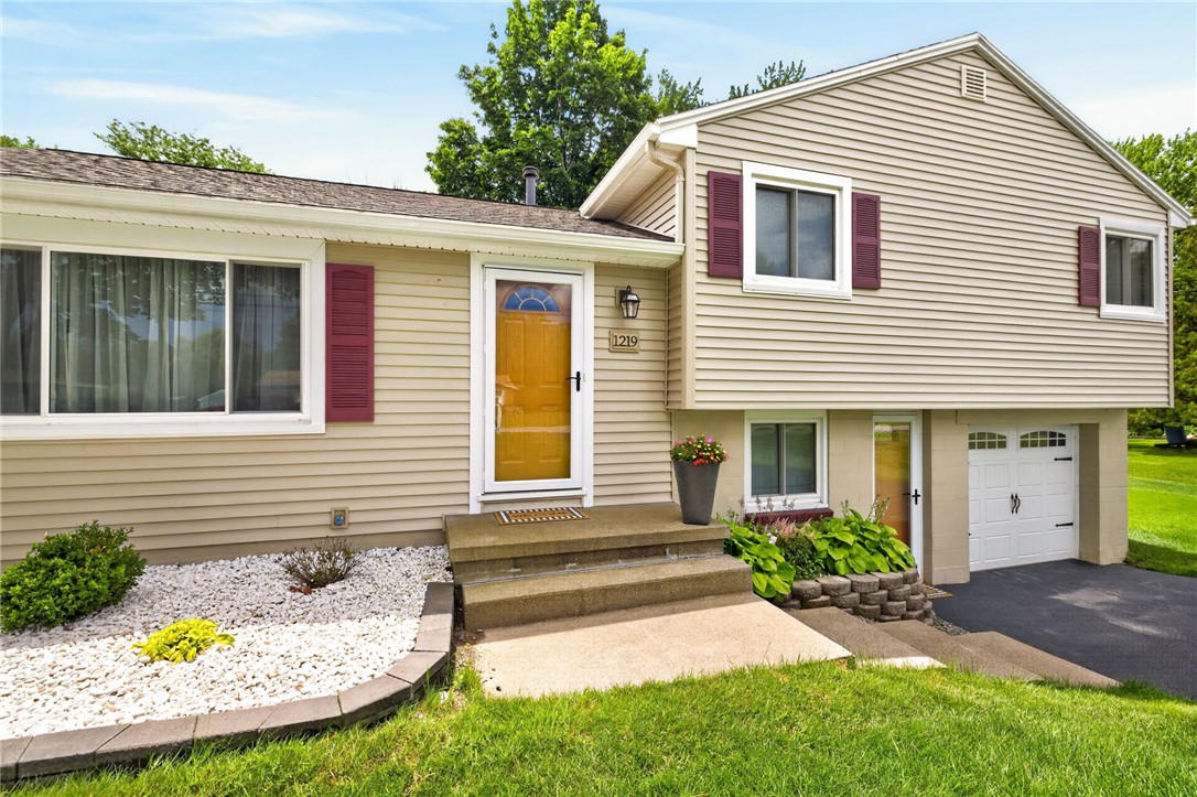 1219 Wall Road Webster, NY 14580 - Photo 4 of 29