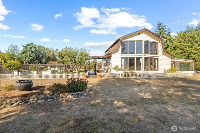 a view of a large building