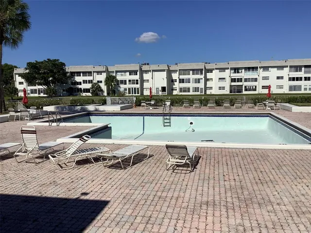 $2,000 | 8220 Sunrise Lakes Boulevard, Unit 110, Sunrise, FL 33322
