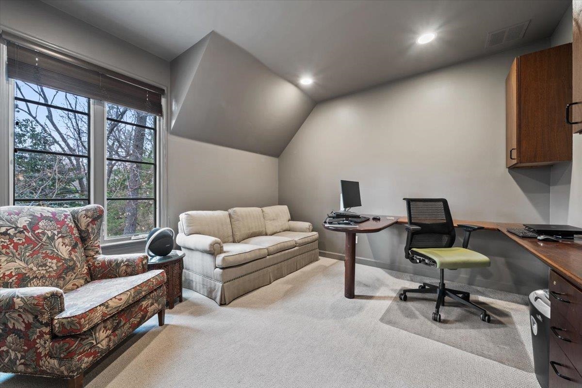 4565 Normandy Road Memphis, TN 38117 - Photo 35 of 40 a living room with furniture