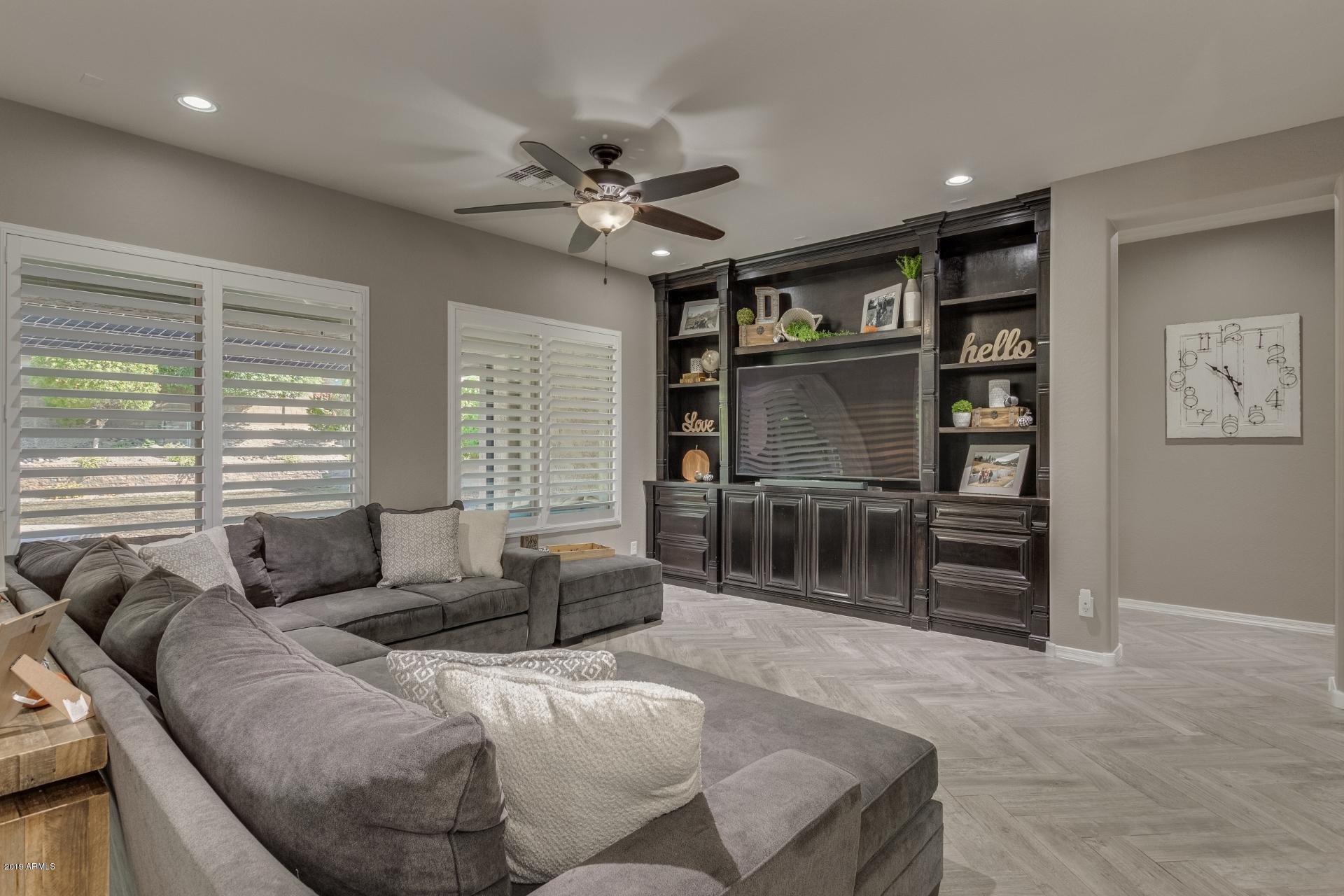 1610 West Red Bird Road Phoenix, AZ 85085 - Photo 12 of 48 Living Room Built In Niche