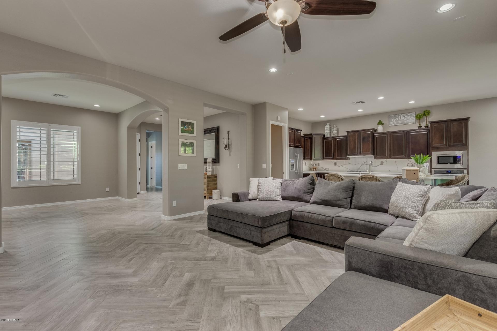1610 West Red Bird Road Phoenix, AZ 85085 - Photo 7 of 48 Living Room