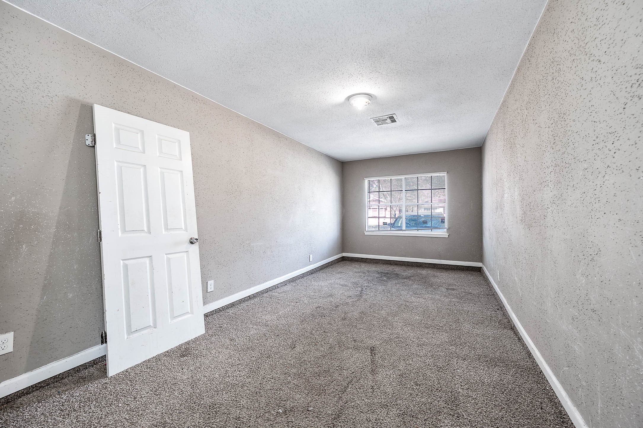 6110 Guadalupe Street Houston, TX 77016 - Photo 11 of 24 an empty room with windows