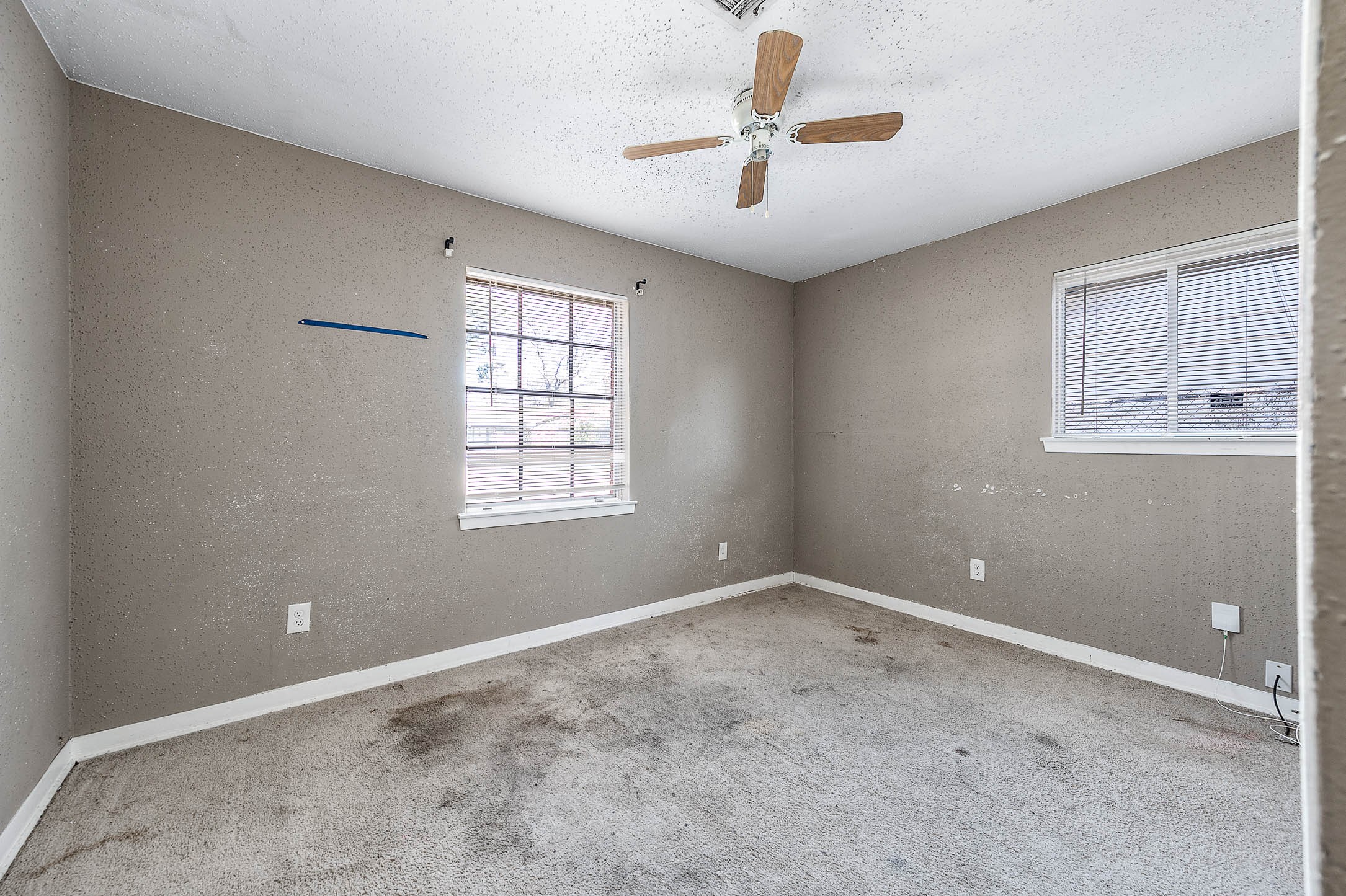 6110 Guadalupe Street Houston, TX 77016 - Photo 17 of 24 a view of an empty room with a window