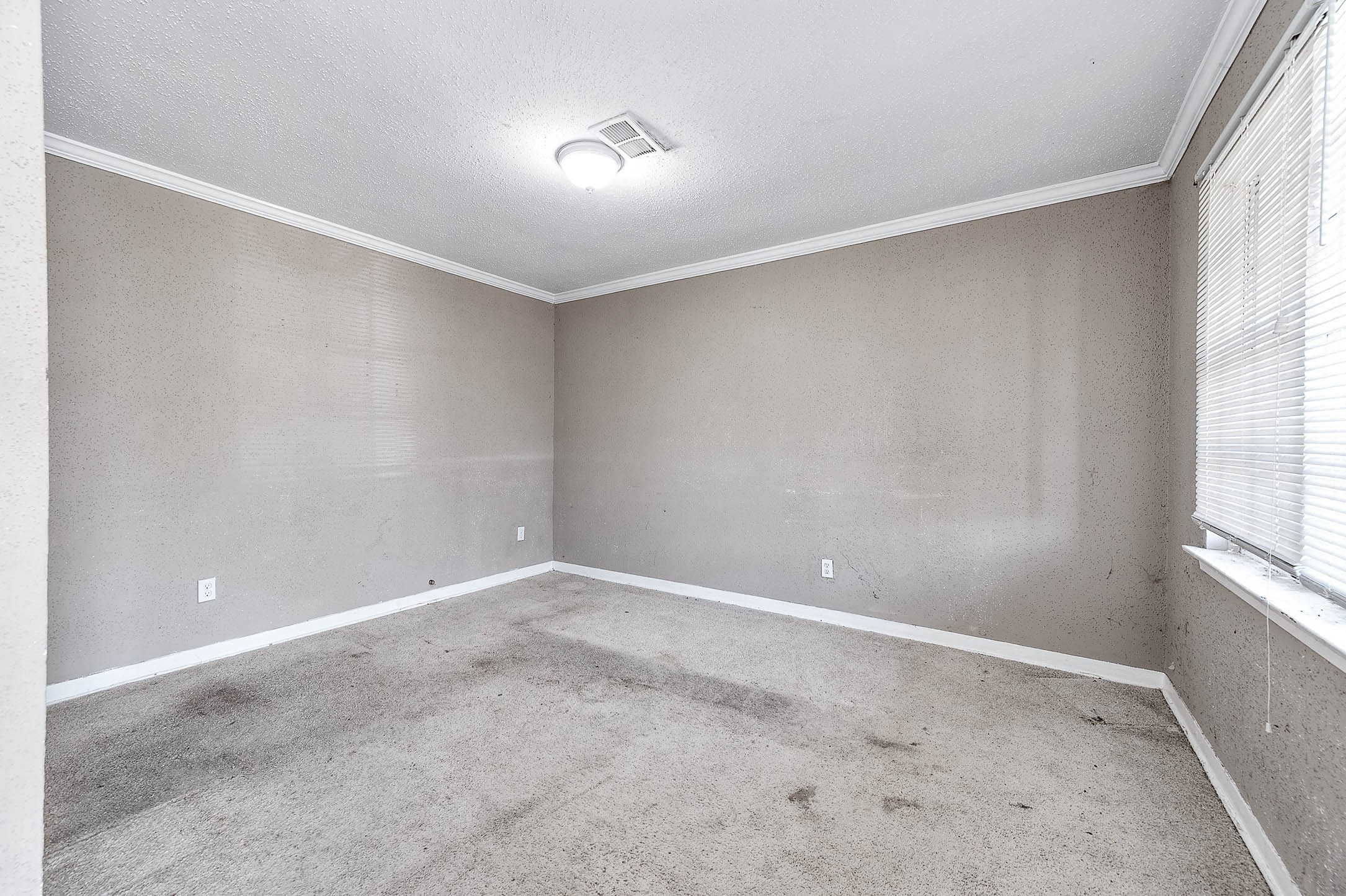 6110 Guadalupe Street Houston, TX 77016 - Photo 3 of 24 a view of an empty room with a window