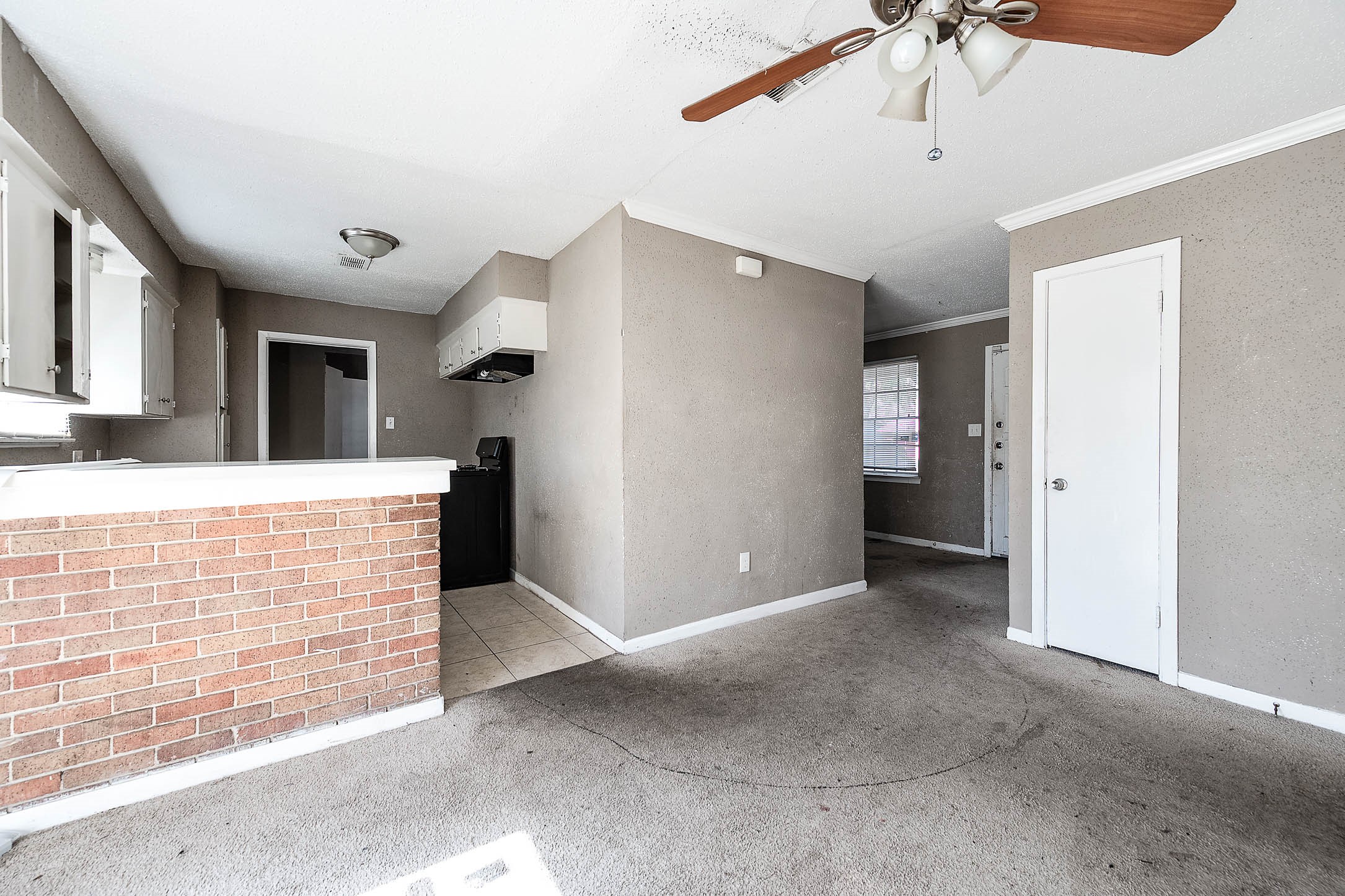 6110 Guadalupe Street Houston, TX 77016 - Photo 7 of 24 a view of an empty room