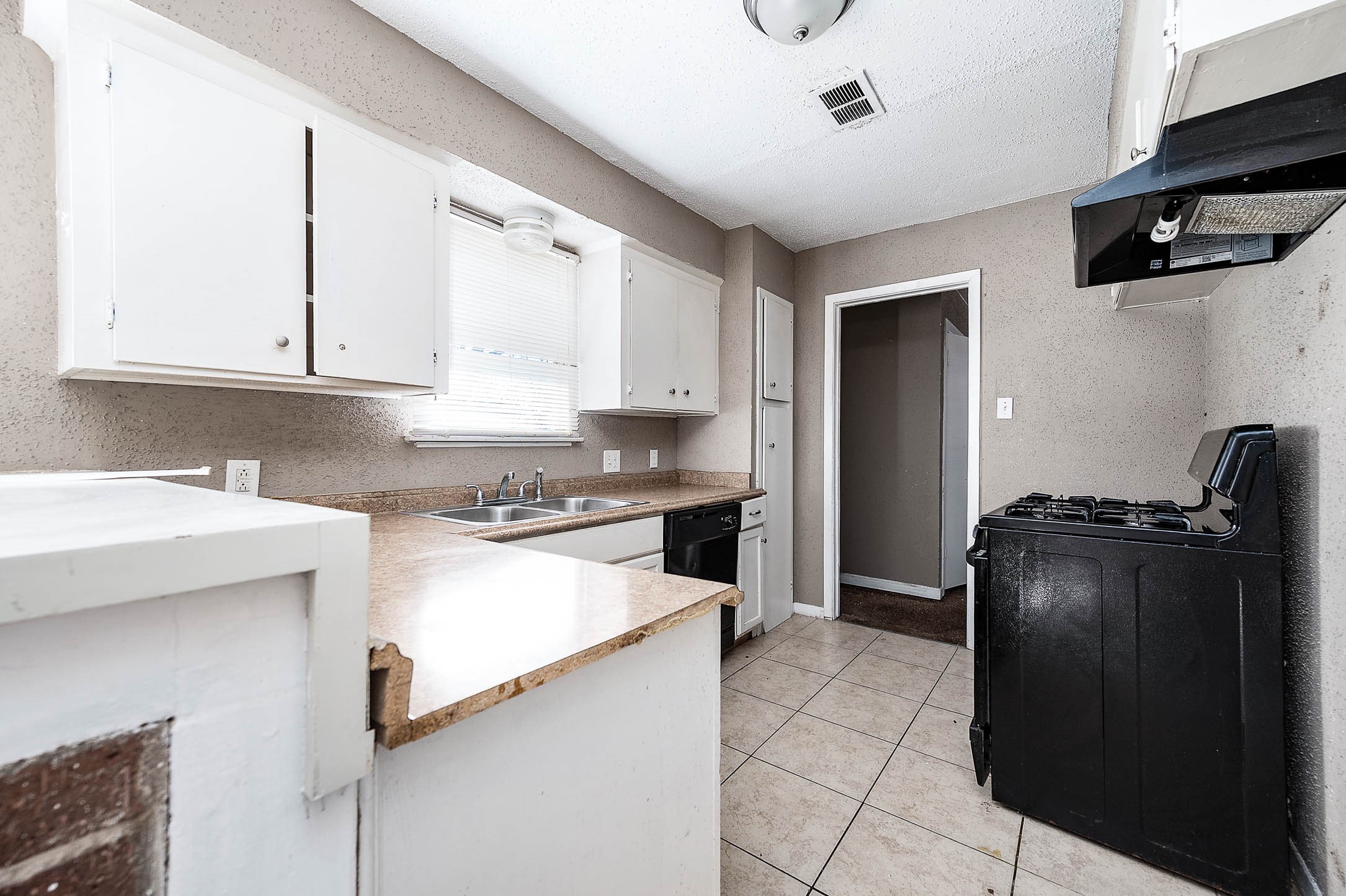 6110 Guadalupe Street Houston, TX 77016 - Photo 8 of 24 a kitchen with a refrigerator and a sink