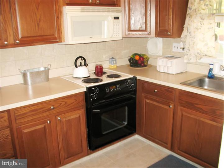 21 D Sunnybrook Road Stratford, NJ 08084 - Photo 4 of 10 Kitchen
