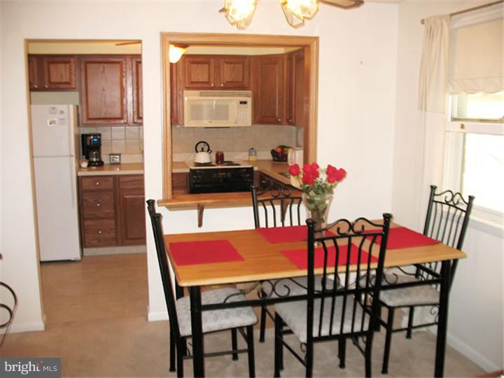 21 D Sunnybrook Road Stratford, NJ 08084 - Photo 5 of 10 Dining Room