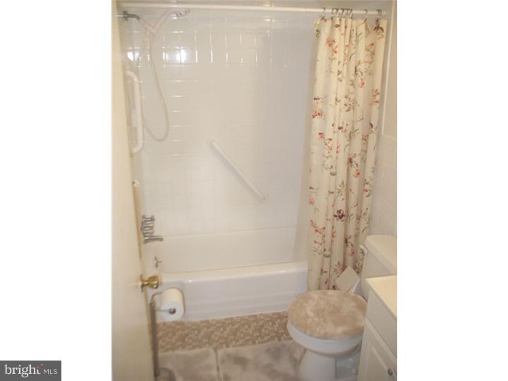 21 D Sunnybrook Road Stratford, NJ 08084 - Photo 9 of 10 Bathroom