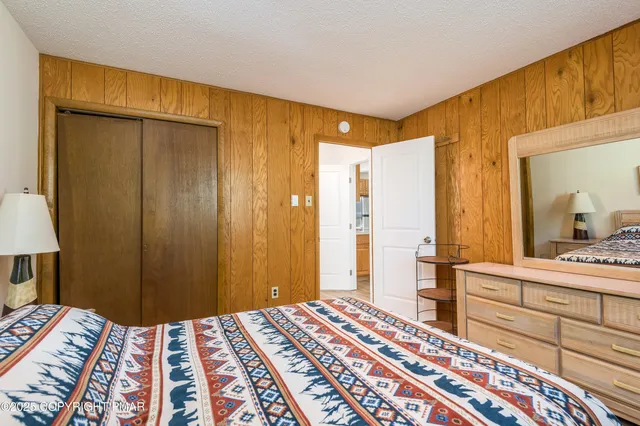 a bedroom with a bed and a dresser in it