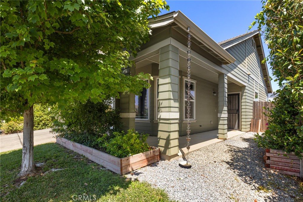 2970 East Eaton Road Chico, CA 95973 - Photo 23 of 25 Front walkway and patio_2970 Eaton Rd.