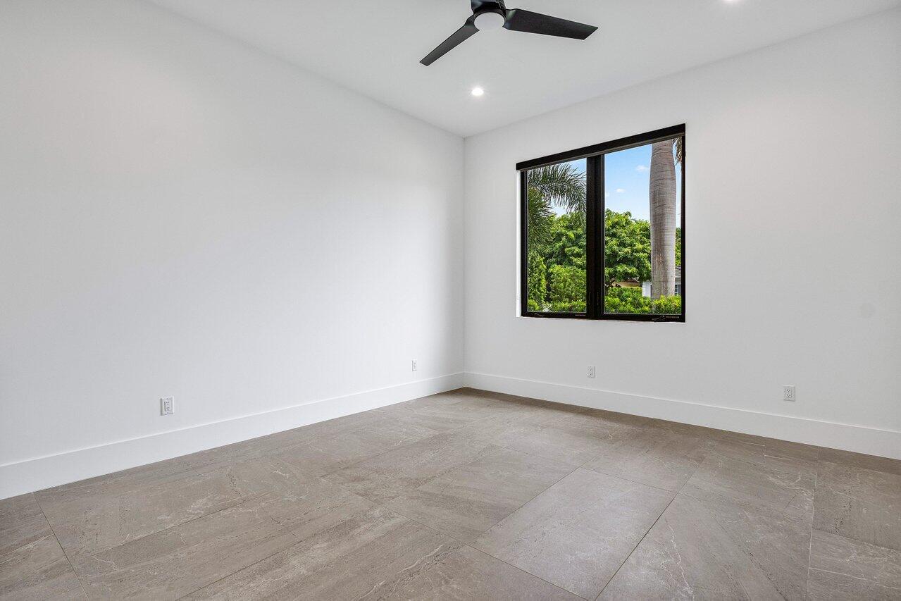 465 Northeast 4th Street Boca Raton, FL 33432 - Photo 13 of 32 11