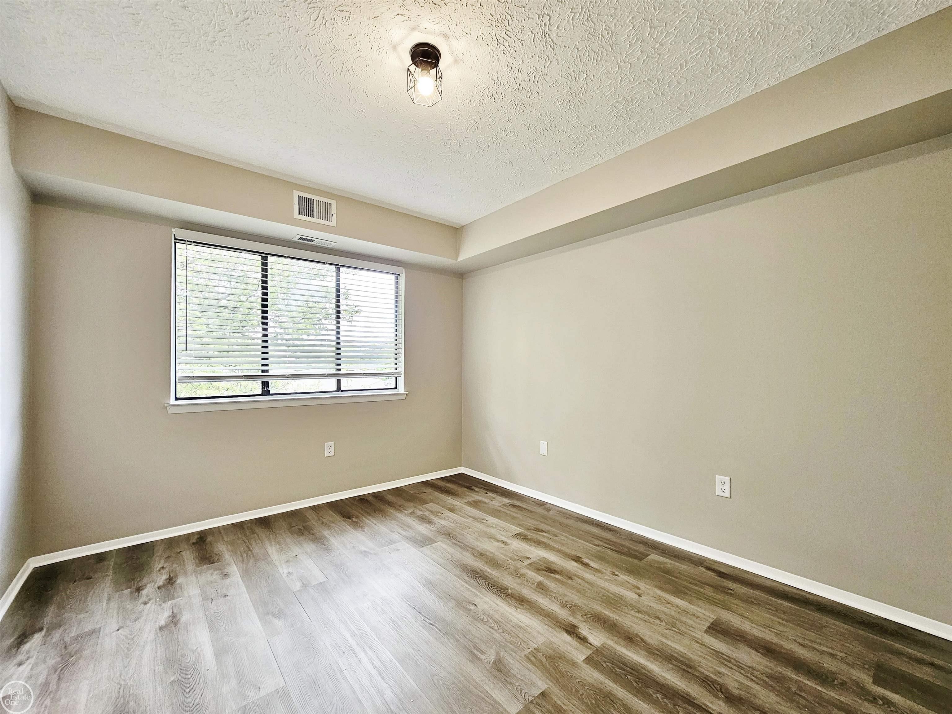 1693 Riverside Drive, Unit 6 Rochester Hills, MI 48309 - Photo 23 of 30