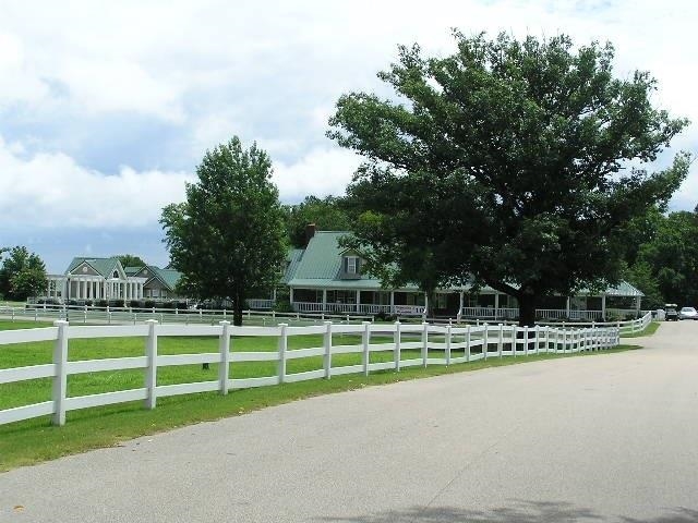 10 Patsy Path Iuka, MS 38852 - Photo 17 of 18 a view of a tennis ground with large trees