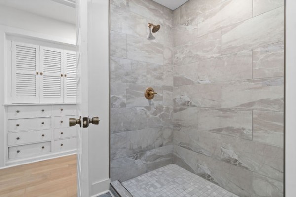 276 East Porters Bluff Road Clarksville, TN 37040 - Photo 8 of 41 a bathroom with a shower