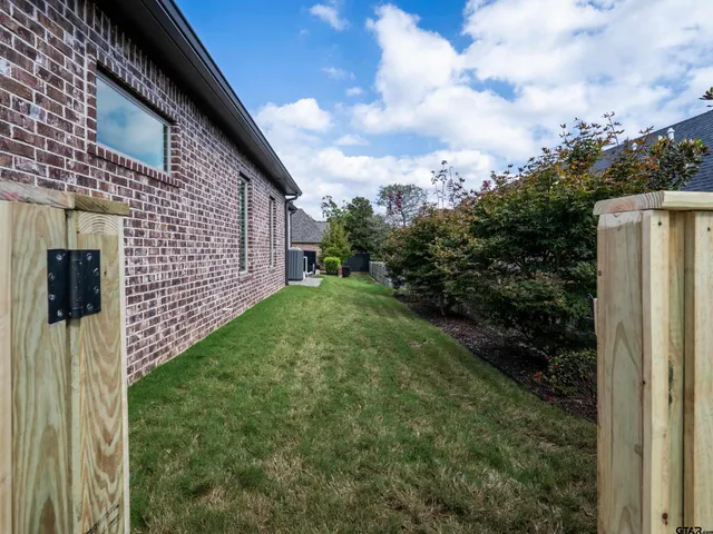 a view of a back yard of the house