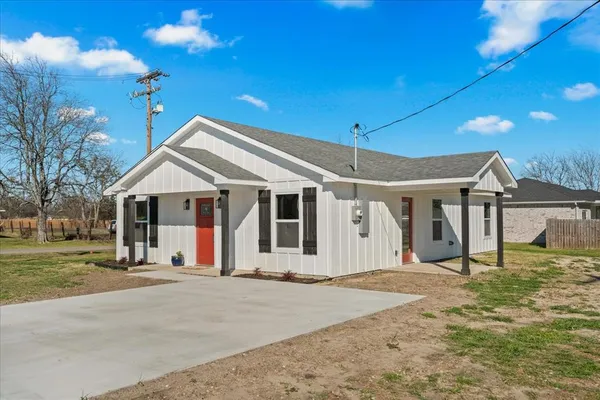 $269,000 | 200 Gladys Street, Lone Oak, TX 75453