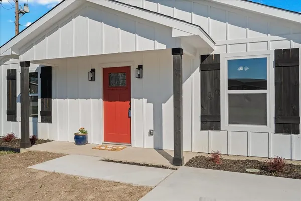 $269,000 | 200 Gladys Street, Lone Oak, TX 75453