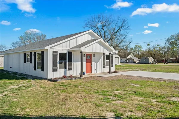 $269,000 | 200 Gladys Street, Lone Oak, TX 75453