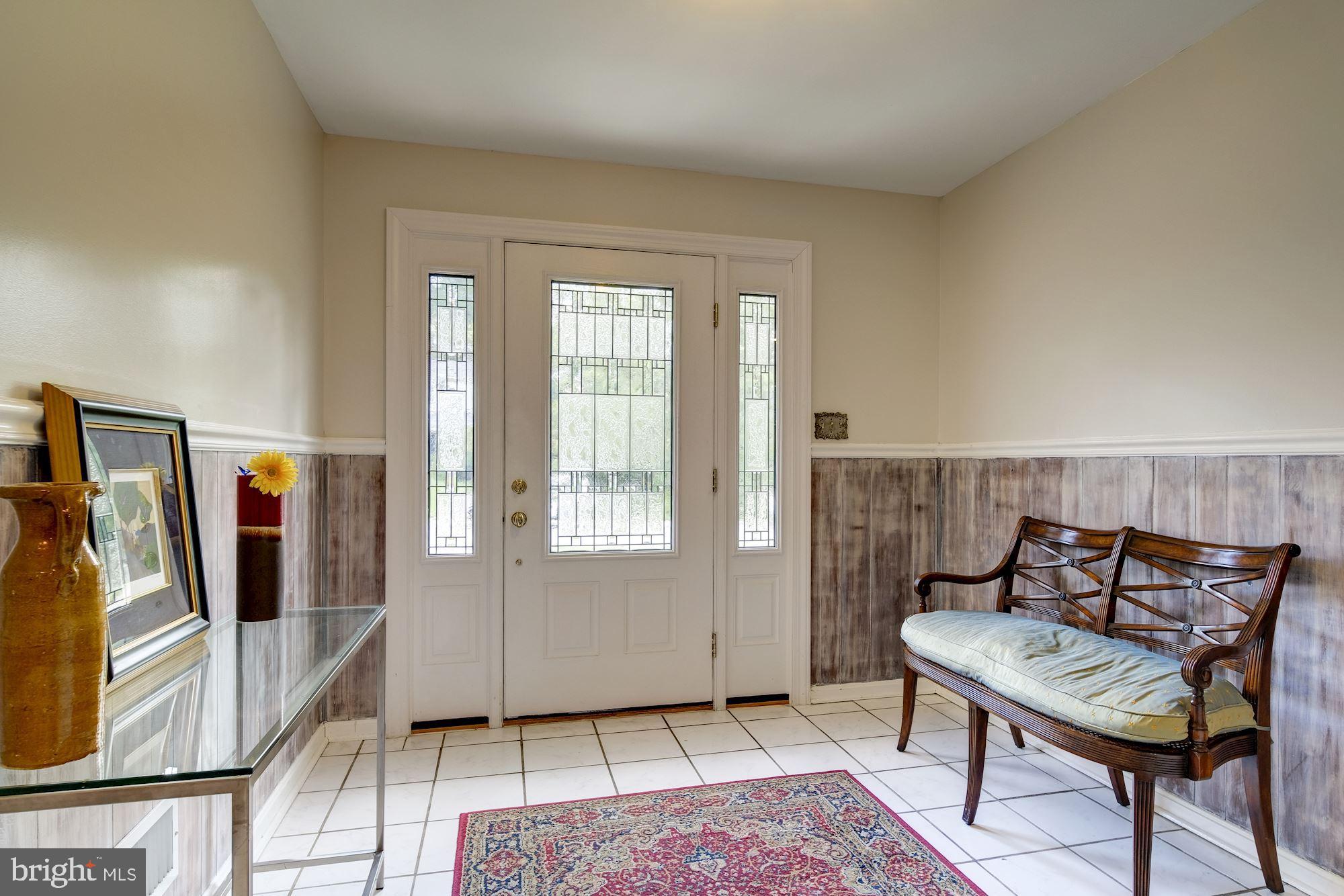 11821 Prestwick Road Potomac, MD 20854 - Photo 2 of 33 Entrance and Foyer