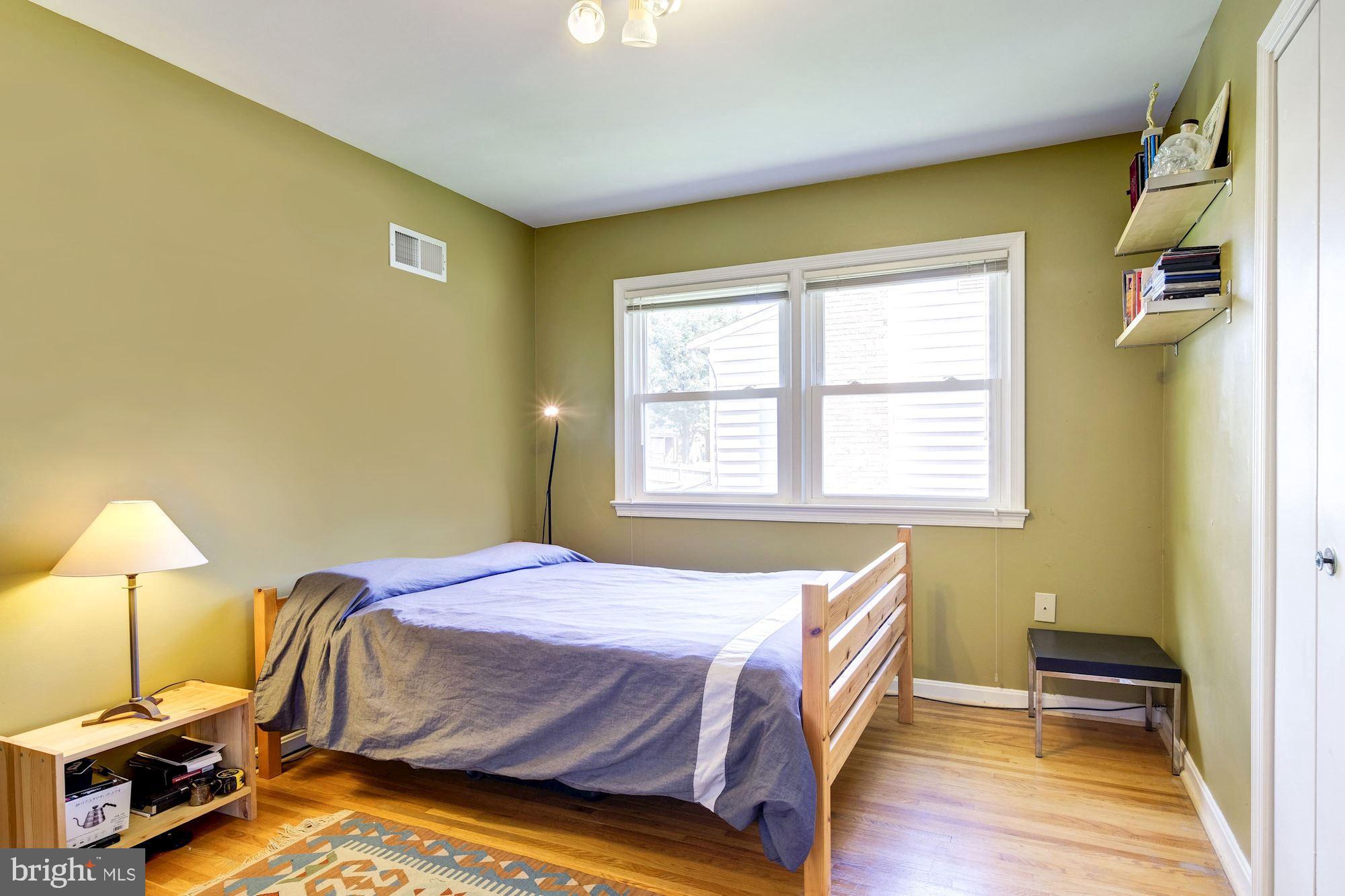 11821 Prestwick Road Potomac, MD 20854 - Photo 21 of 33 Upper Level Bedroom #4