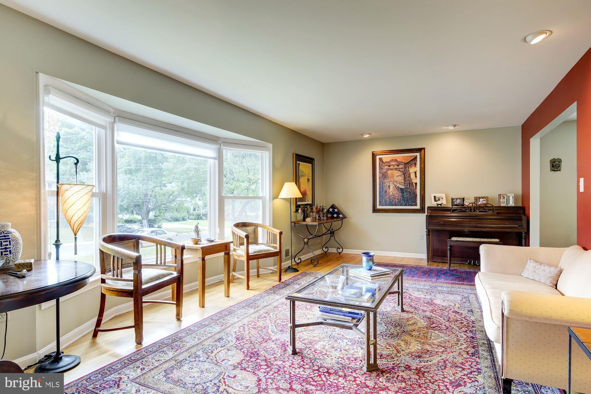11821 Prestwick Road Potomac, MD 20854 - Photo 4 of 33 Formal Living Room with Bay Window