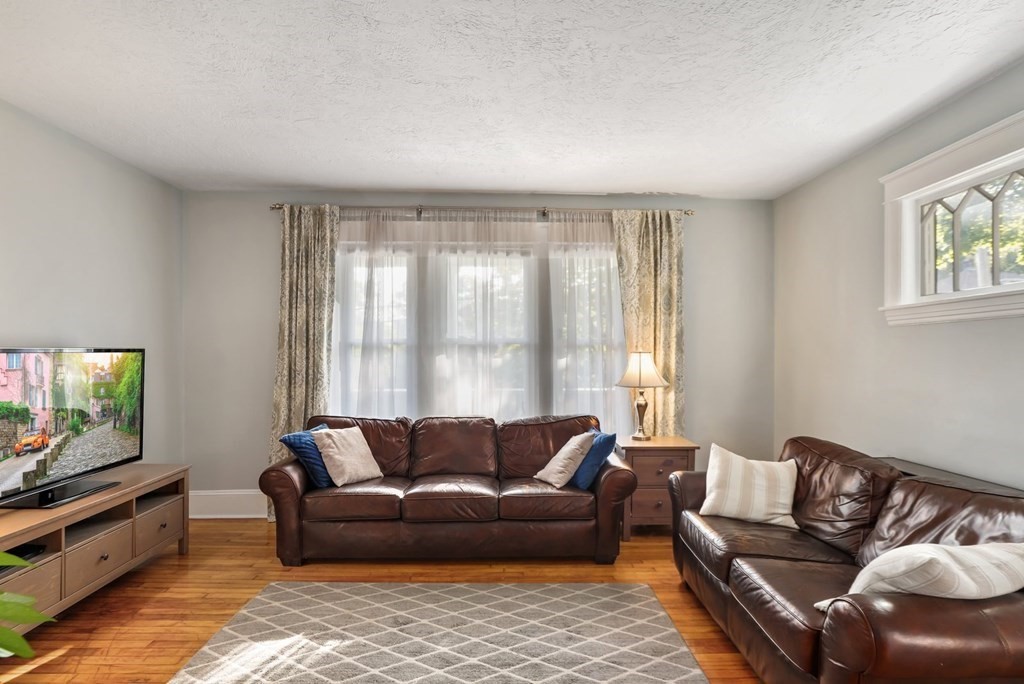 82 Brantwood Road Worcester, MA 01602 - Photo 4 of 28