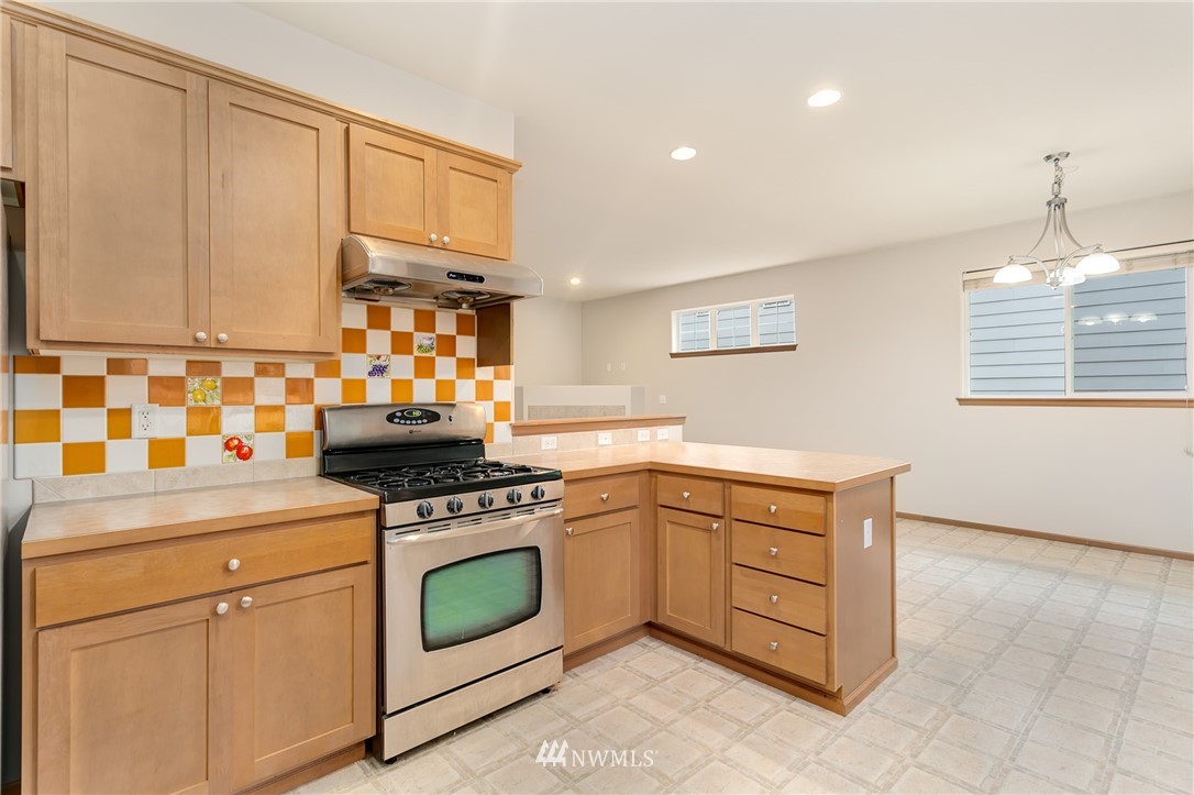 12009 Southeast 186th Street Renton, WA 98058 - Photo 8 of 25 Gallery Image 8