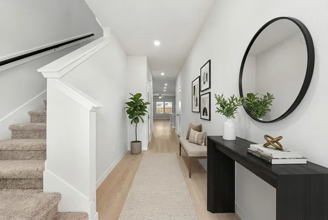 a view of empty room with window