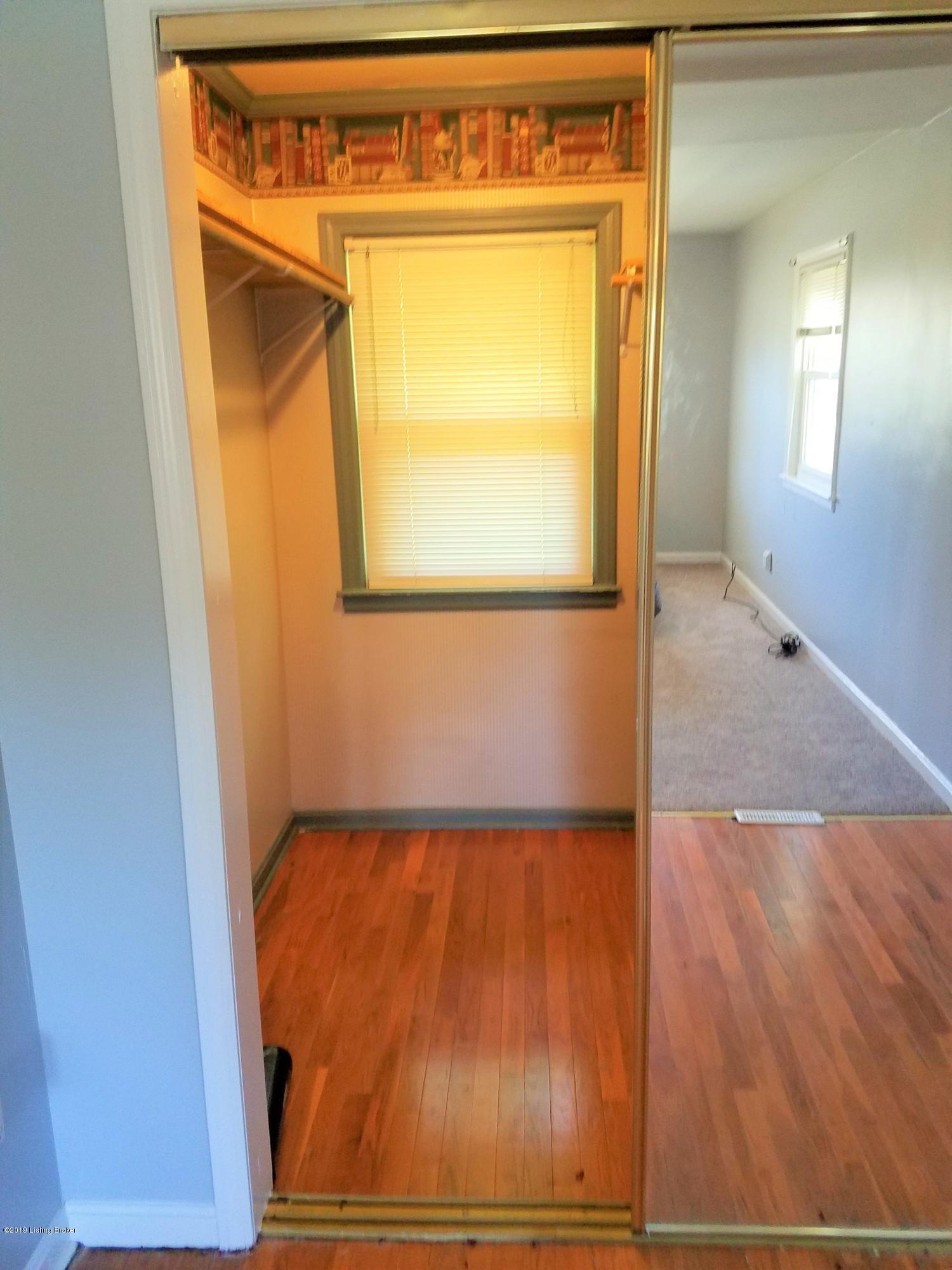 7710 Crestline Road Louisville, KY 40214 - Photo 16 of 34 Crestline master br closet 1