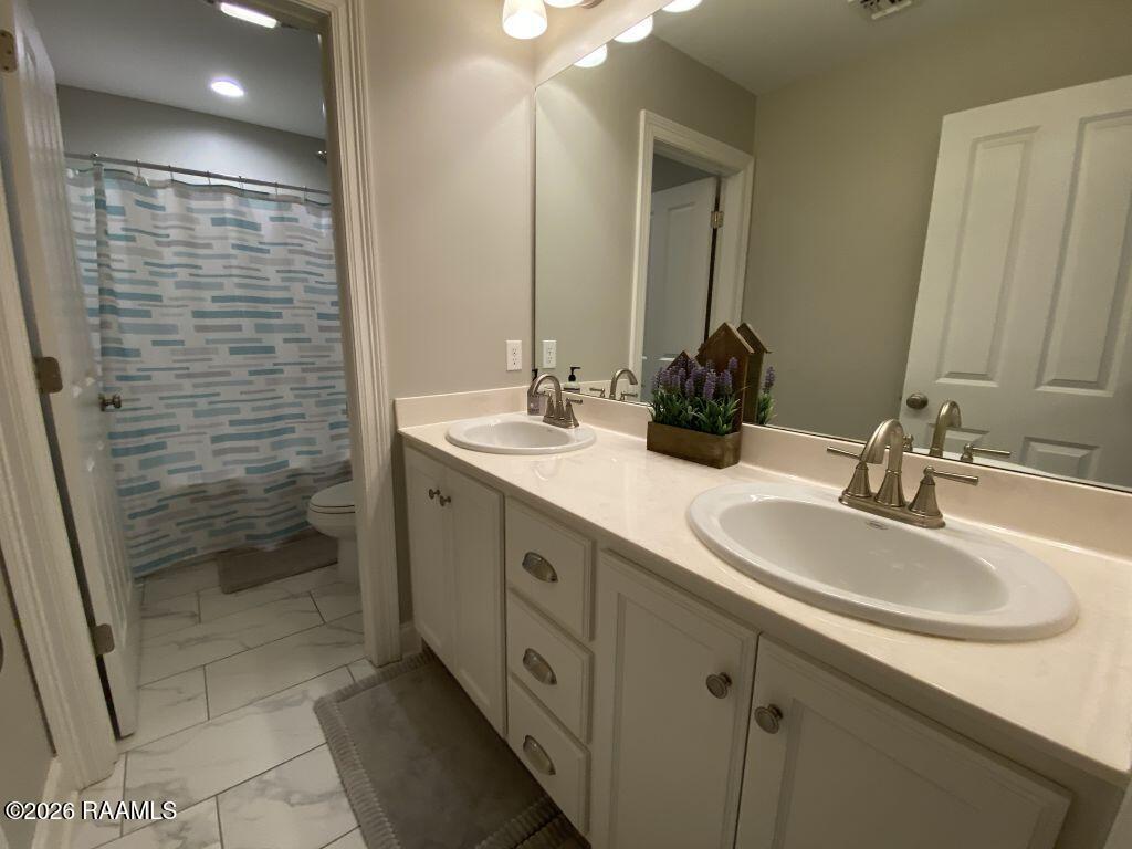 17605 Dalton Road Kaplan, LA 70548 - Photo 16 of 27 16 Bathroom