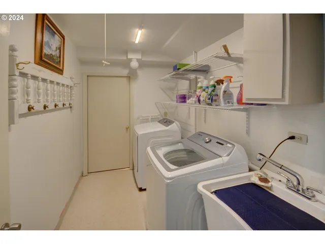 $430,000 | 717 12th Avenue, Seaside, OR 97138