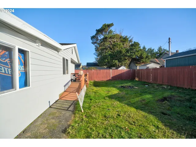 $430,000 | 717 12th Avenue, Seaside, OR 97138