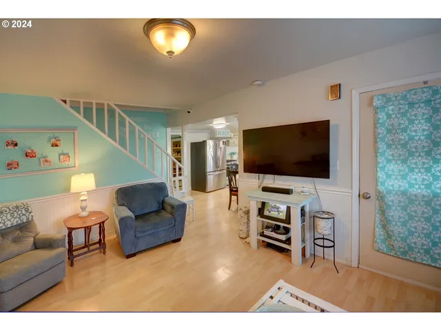 $430,000 | 717 12th Avenue, Seaside, OR 97138