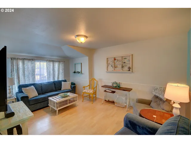 $430,000 | 717 12th Avenue, Seaside, OR 97138