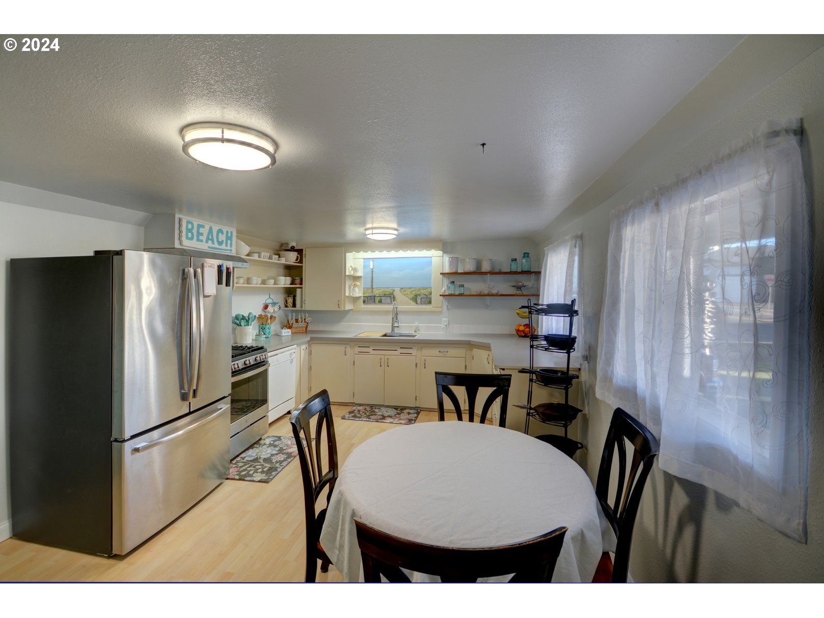 717 12th Avenue Seaside, OR 97138 - Photo 5 of 16