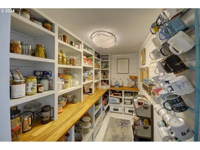 $430,000 | 717 12th Avenue, Seaside, OR 97138