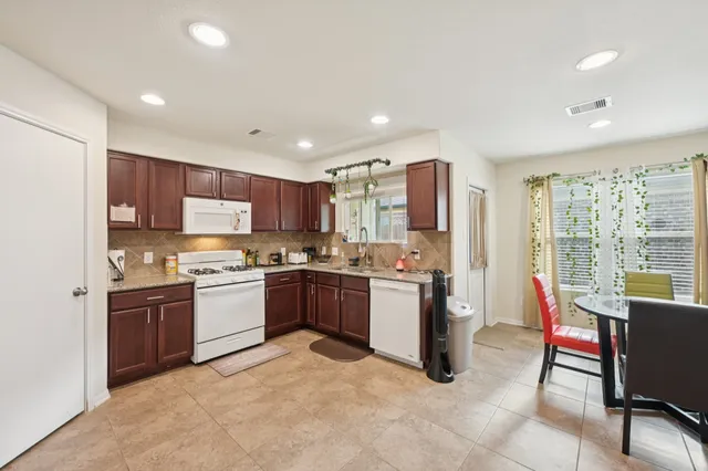 $1,800 | 2222 Mountain Quail Way, Conroe, TX 77385