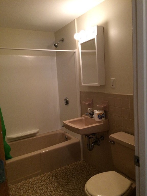 55 Jacqueline Road, Unit 1 Waltham, MA 02452 - Photo 7 of 7 Gallery Image 7