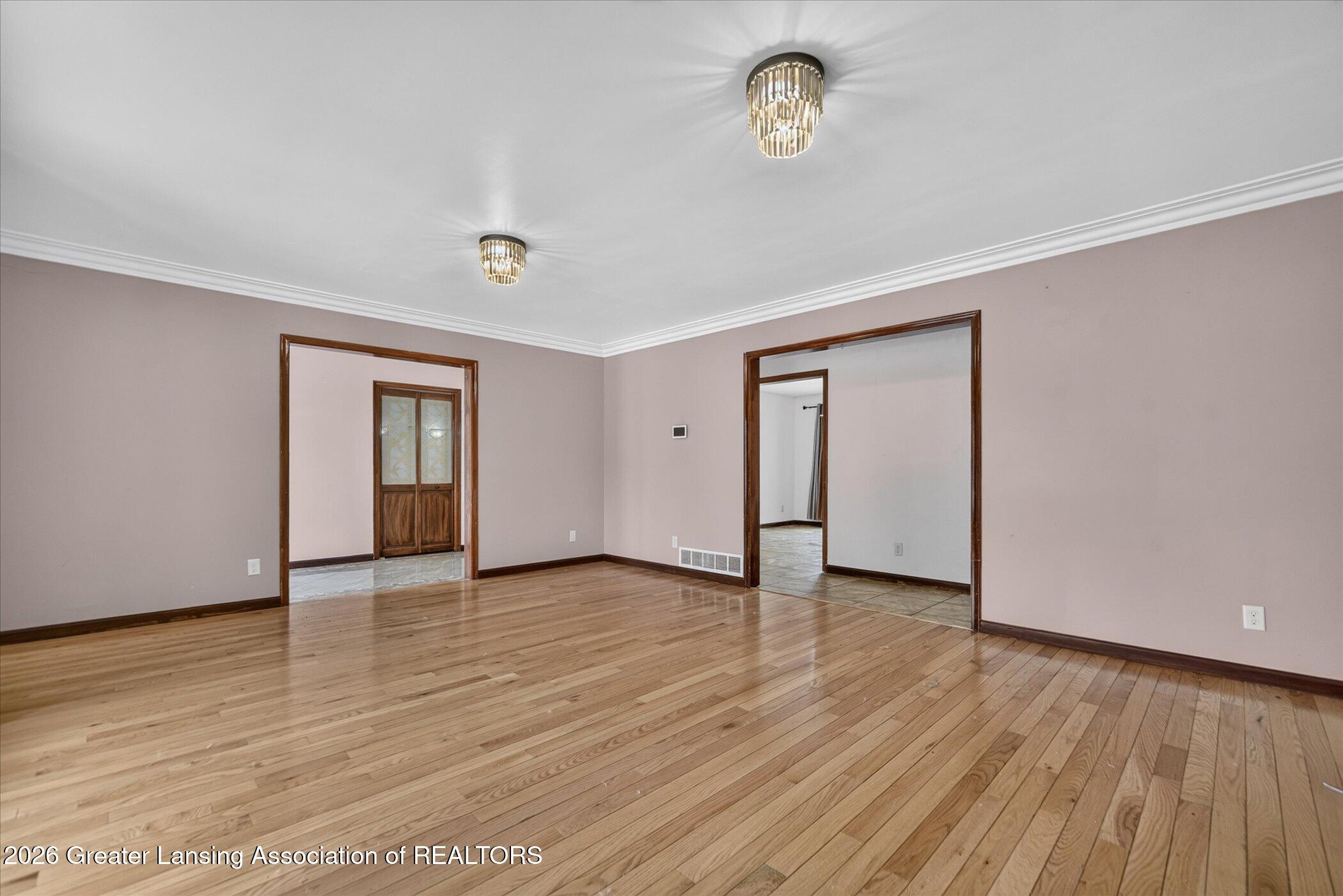 2915 North Cambridge Road Lansing, MI 48911 - Photo 9 of 36 8