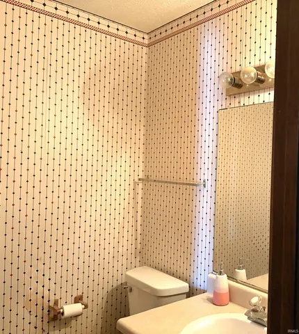 $250,000 | 4517 Woodlynn Court, Fort Wayne, IN 46816