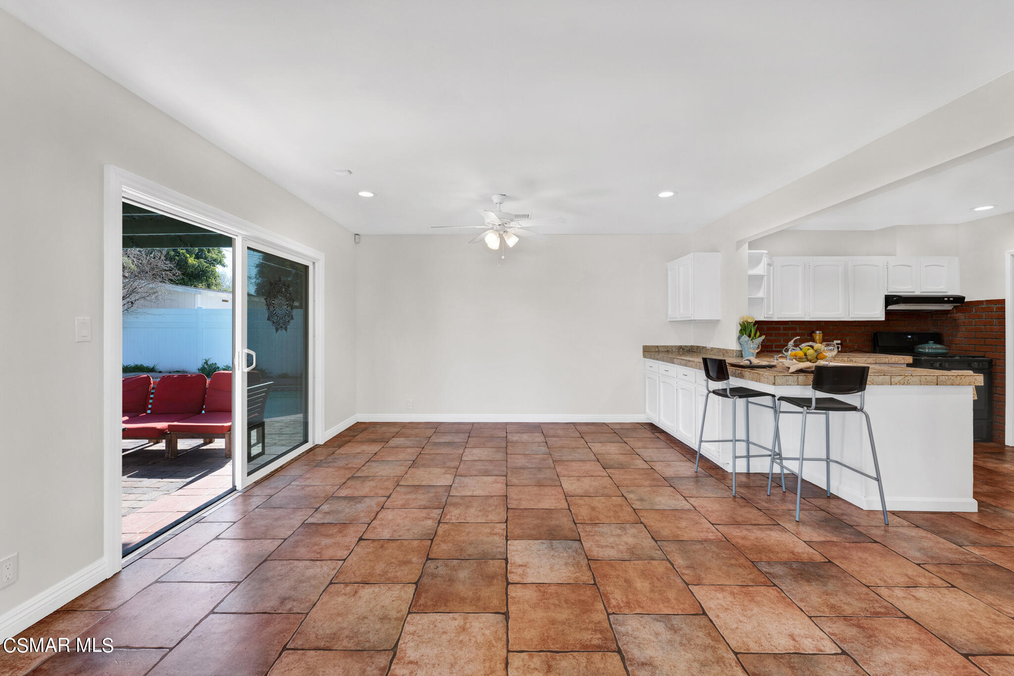 7348 Yolanda Avenue Reseda, CA 91335 - Photo 12 of 23 7348 Yolanda Ave - HsHProd - 30