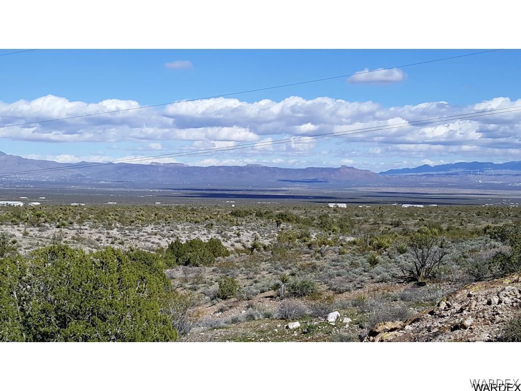 3320 South Tennessee Road Golden Valley, AZ 86413 - Photo 11 of 14 a view of a back yard from a yard