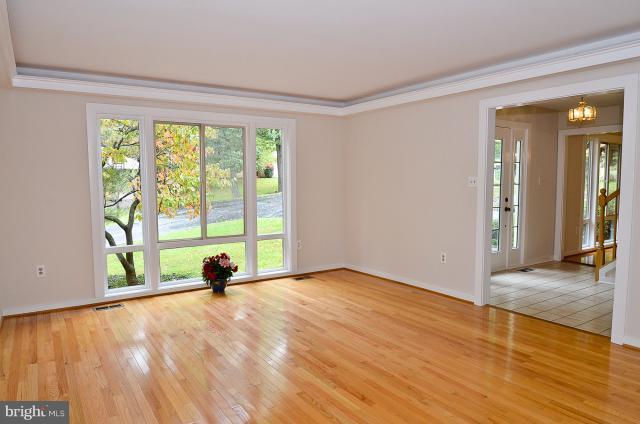 1429 Wolftrap Run Road Vienna, VA 22182 - Photo 8 of 30 Living Room