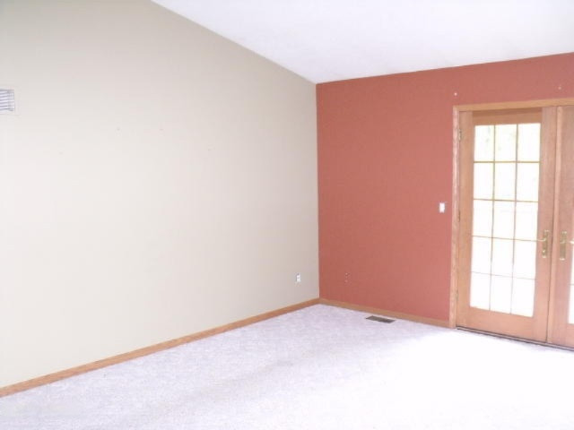 5290 Putnam Road Muskegon, MI 49445 - Photo 3 of 6 living rm